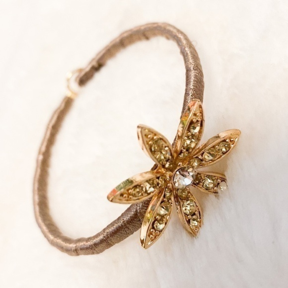 Vintage flower stone hook clasp bracelet